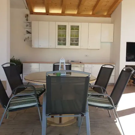 Apartman Lara * Traù